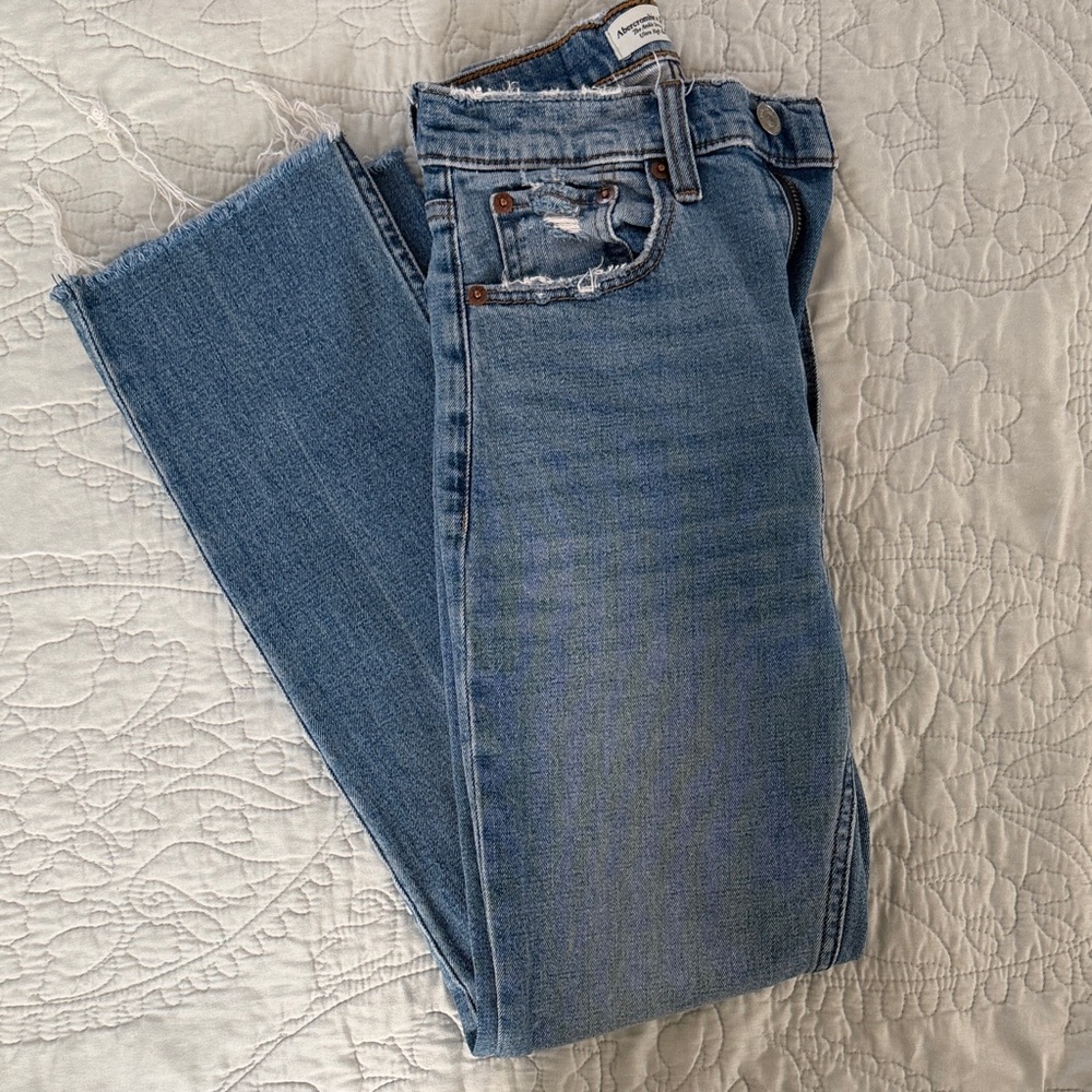 A&F Abercrombie Ultra High Rise Ankle Straight - Size 24